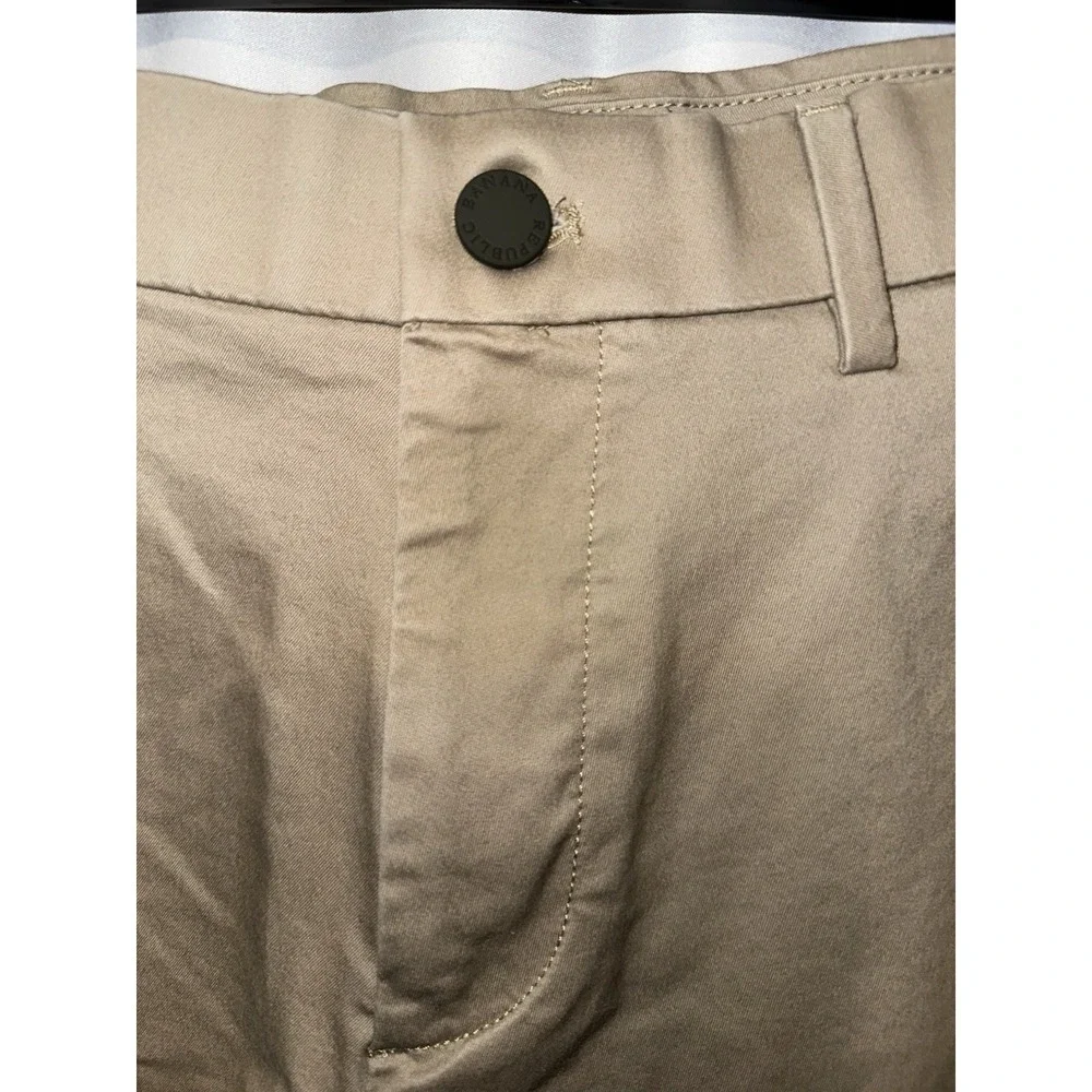 Banana Republic Aiden Shorts Mens Size 33 Tan Flat Front Pockets Stretch